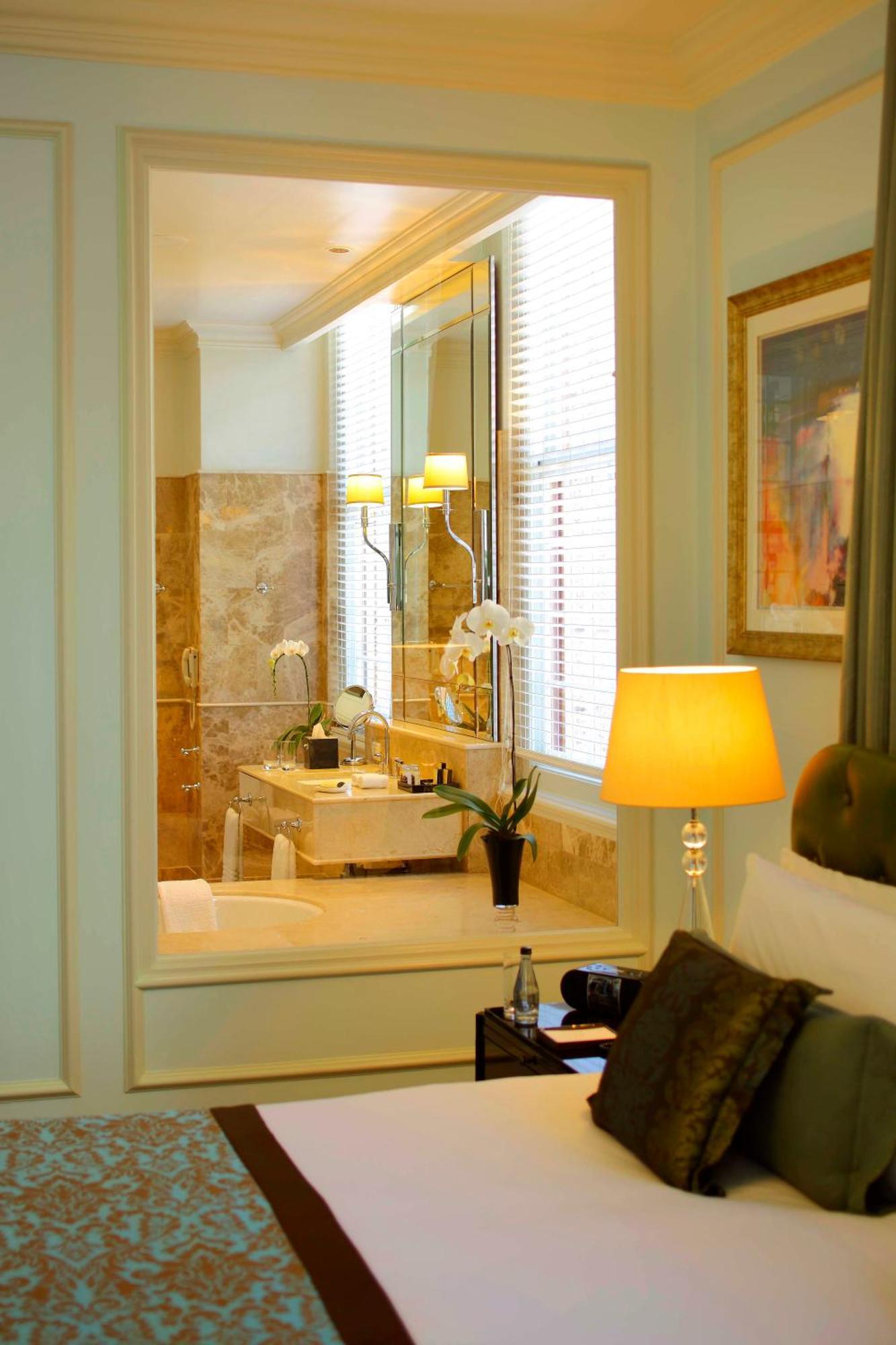 Luxus Zimmer mit Kingsize-Bett und Stadtblick - Heritage Wing